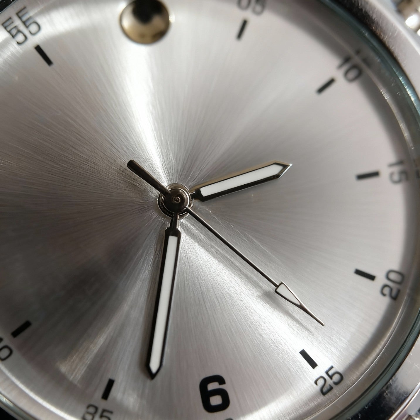 Zaptoe Analog Wrist Watch